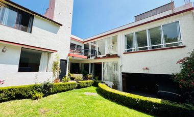 Casa con jardín en privada a pasos de Coyoacán