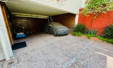 Casa con jardín en privada a pasos de Coyoacán