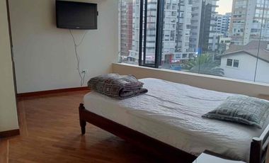 Departamento amoblado, en renta Portugal y 6 de Diciembre.