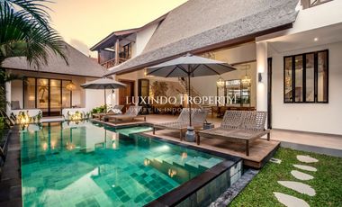 VILLA MEWAH 2 LANTAI DENGAN 4 KAMAR TIDUR UNTUK SEWA JANGKA PANJANG