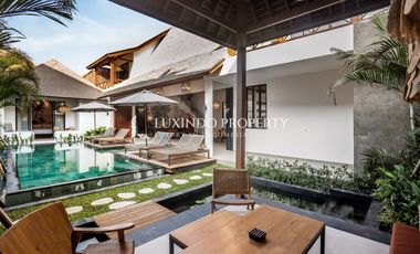 VILLA MEWAH 2 LANTAI DENGAN 4 KAMAR TIDUR UNTUK SEWA JANGKA PANJANG
