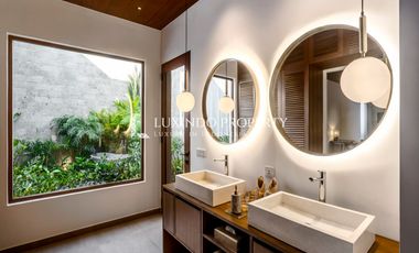 VILLA MEWAH 2 LANTAI DENGAN 4 KAMAR TIDUR UNTUK SEWA JANGKA PANJANG