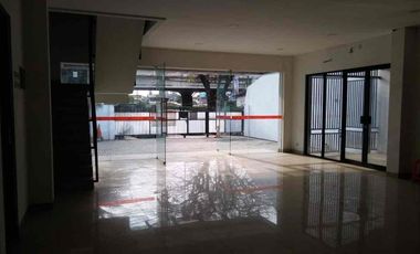 Gedung ex Showroom cengkareng bagus strategis