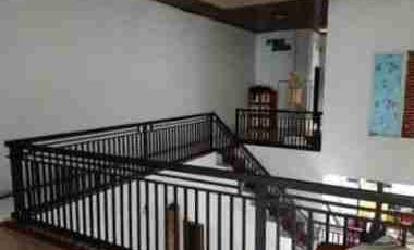 Dijual rumah di perum
VIP
Luas tanah 90 m
Luas bangunan 140 m 
2 lantai full
1 kmar tdur
R.tamu
R.keluarga
Kmar madi
Garasi 
Dapur

L.2
2 kmr tidur
1 kmar mandi
R.keluga
Balkon
Harga 1 m nego