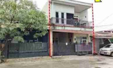Dijual rumah di perum
VIP
Luas tanah 90 m
Luas bangunan 140 m 
2 lantai full
1 kmar tdur
R.tamu
R.keluarga
Kmar madi
Garasi 
Dapur

L.2
2 kmr tidur
1 kmar mandi
R.keluga
Balkon
Harga 1 m nego