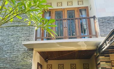 Jual Rumah Lantai 2 Di Jl Gunung Andakasa Penamparan Gatsu Barat Denpasar Bali. Dekat Ke Mitra 10, Buluh Indah, Cargo Permai, Kerobokan, Kuta Bali