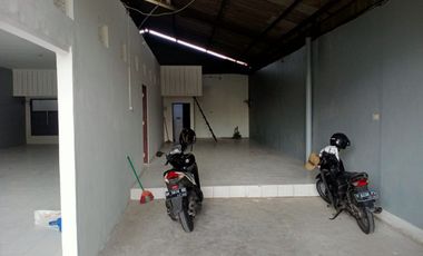 Jual/sewa cepat Gudang 200 m2 siap huni, lokasi tengah kota di Gatsu Timur