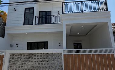 TURUN HARGA ! Rumah baru 2 lantai berlokasi di Denpasar Selatan