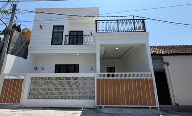 TURUN HARGA ! Rumah baru 2 lantai berlokasi di Denpasar Selatan