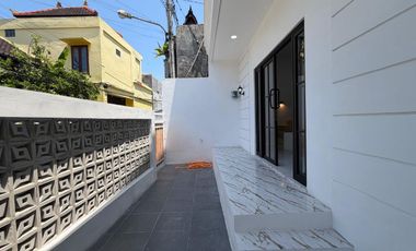 TURUN HARGA ! Rumah baru 2 lantai berlokasi di Denpasar Selatan