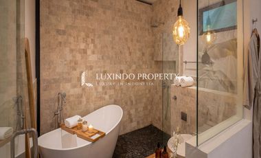 DIJUAL VILLA BARU GAYA INDUSTRI MODERN DENGAN 3 KAMAR TIDUR DI UNGASAN