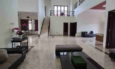 disewakan rumah ada kolam renang