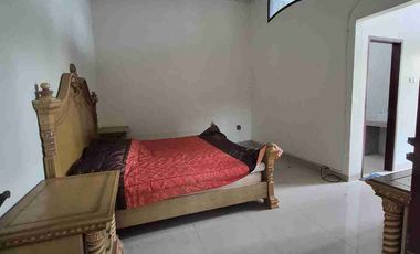 disewakan rumah ada kolam renang