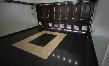 disewakan rumah ada kolam renang