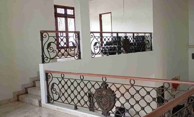 disewakan rumah ada kolam renang