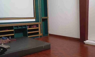 disewakan rumah ada kolam renang