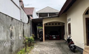 Rumah Nyaman di Mataram – Ada Halaman Besar, Pohon Manggis & Kolam Anak - SS