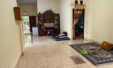 Rumah Nyaman di Mataram – Ada Halaman Besar, Pohon Manggis & Kolam Anak - SS