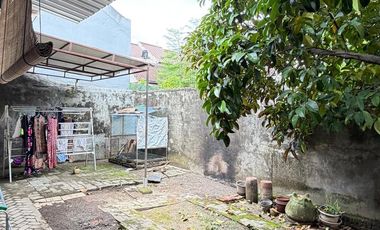 Rumah Nyaman di Mataram – Ada Halaman Besar, Pohon Manggis & Kolam Anak - SS