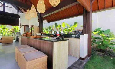 Dijual Vila Modern 7 Bedroom bebas banjir dekat pantai di Jimbaran