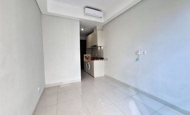 Lokasi strategis dekat akses toll! Disewakan studio Apartemen Puri Mansion fasilitas lengkap dengan Club house