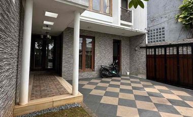 Disewakan Rumah Siap Huni Kondisi Sangat Bagus Fully Furnished di Kemang