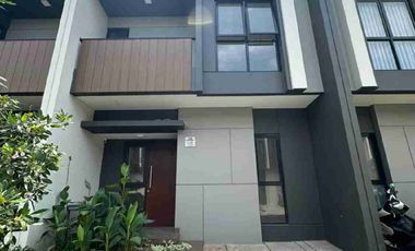 Sewa Rumah 2 Lantai Summarecon Crown Gading Nego
