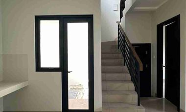 Sewa Rumah 2 Lantai Summarecon Crown Gading Nego