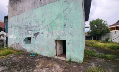 RUANG USAHA 2 LANTAI DIJUAL DI SOLO TIMUR DEKAT PASAR MASARAN