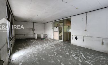 RUANG USAHA 2,5 LANTAI DIJUAL DI SOLO TIMUR DEKAT UNIVERSITAS TERBUKA, MITRA SWALAYAN DAN PASAR JATEN