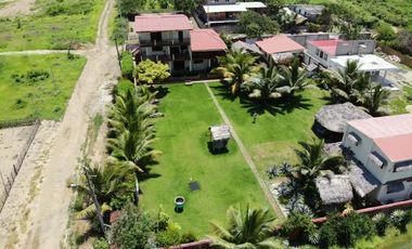 Venta de Casa Cerca al Mar en Puerto Cayo Manabi