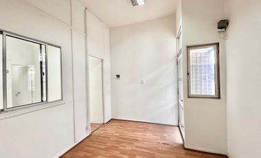 Se arrienda local comercial céntrica amplia, 3 privados, recepción, bodega, Estado con Rodriguez, Curicó