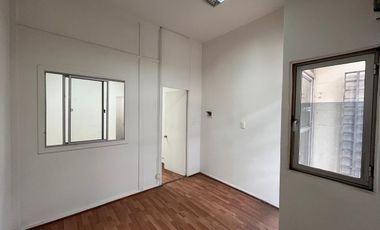 Se arrienda local comercial céntrica amplia, 3 privados, recepción, bodega, Estado con Rodriguez, Curicó