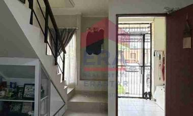 Harga Menarik! Rumah 2 Lantai Semi Furnished di Premier Riviera Jatinegara | LT 105 m²  Nego Siap Huni !!