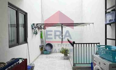 Harga Menarik! Rumah 2 Lantai Semi Furnished di Premier Riviera Jatinegara | LT 105 m²  Nego Siap Huni !!