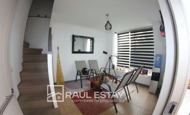 ARRENDAMOS Casa ampliada frente a extenso parque