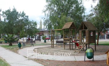 ARRENDAMOS Casa ampliada frente a extenso parque