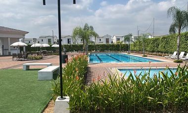 ALQUILER/RENTA CASA AMOBLADA EN URBANIZACION LA RIOJA, ETAPA LA MANCHA