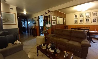 Venta de amplia casa con cabaña sector Avda. Simpson