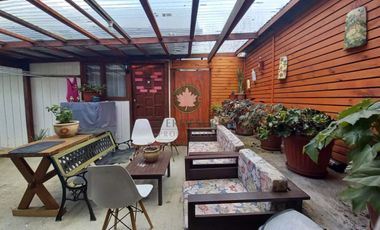 Venta de amplia casa con cabaña sector Avda. Simpson