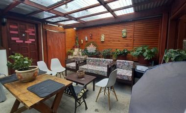 Venta de amplia casa con cabaña sector Avda. Simpson