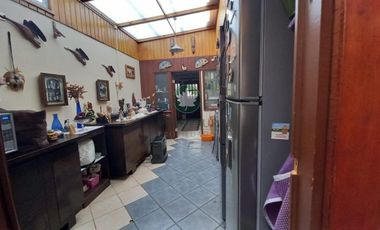 Venta de amplia casa con cabaña sector Avda. Simpson