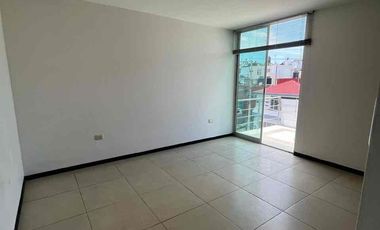 VENTA AMPLIO Y LUMINOSO DEPARTAMENTO A UNOS MINUTOS DE PARQUE FINSA
