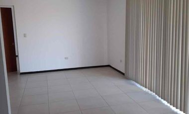 VENTA AMPLIO Y LUMINOSO DEPARTAMENTO A UNOS MINUTOS DE PARQUE FINSA