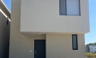 CASA en AZARA de 3 recamaras calidad y seguridad