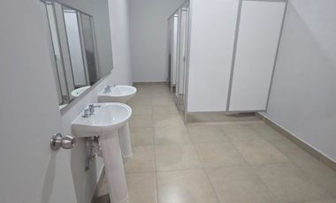 Bodega Nave Industrial Comedor Oficinas Lista con Oficinas y Baños 638 Mts Santa Catarina La Puerta