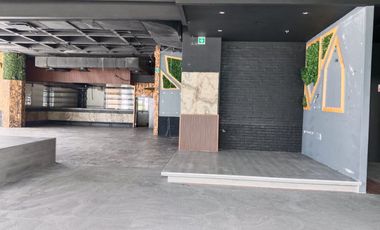 Local de 466 metros 2ndo piso en Avanta Gardens San Pedro adecuado y con licencia alcohol municipal