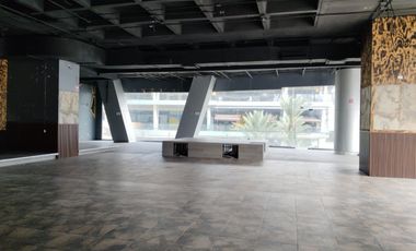 Local de 466 metros 2ndo piso en Avanta Gardens San Pedro adecuado y con licencia alcohol municipal