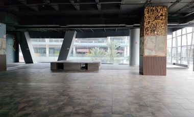 Local de 466 metros 2ndo piso en Avanta Gardens San Pedro adecuado y con licencia alcohol municipal