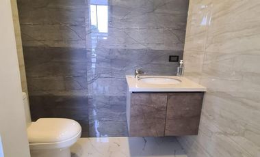 Venta de Casa Moderna con Piscina, Sector Samborondón, Ecuador